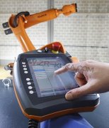 KUKA機(jī)器人C4示教器閃屏維修具體