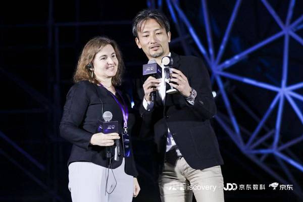 ߘ¡Daniela Rus^չʾC˵աͶӰ