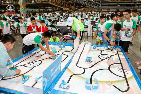 世界機器人總決賽開幕,長城汽車智慧工廠上演巔峰科技對決 世界機器人總決賽開幕,長城汽車智慧工廠上演巔峰科技對決