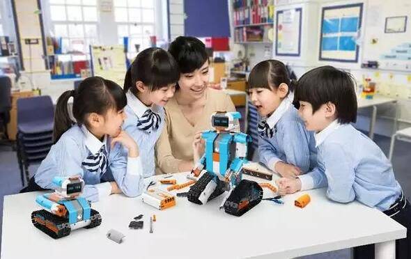 一款“鯨魚機器人”斬獲2019紅點獎機器人設(shè)計大獎